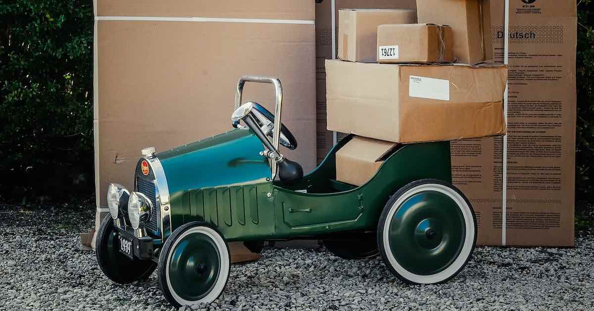 Python：文字列に変数の内容を展開する