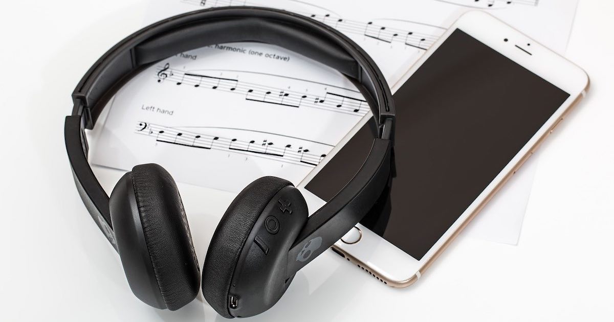 1台のワイヤレスヘッドホンで Mac / iPhone を切り替えて音楽を聴くには