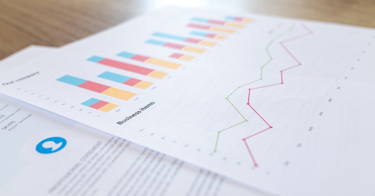 Featured image of post R : geom_segment でグラフの端まで線を引くには