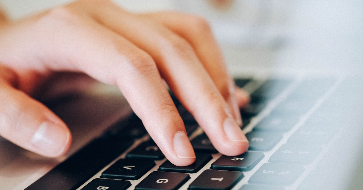 React：CTRL + S や Command + S で保存処理を行うには