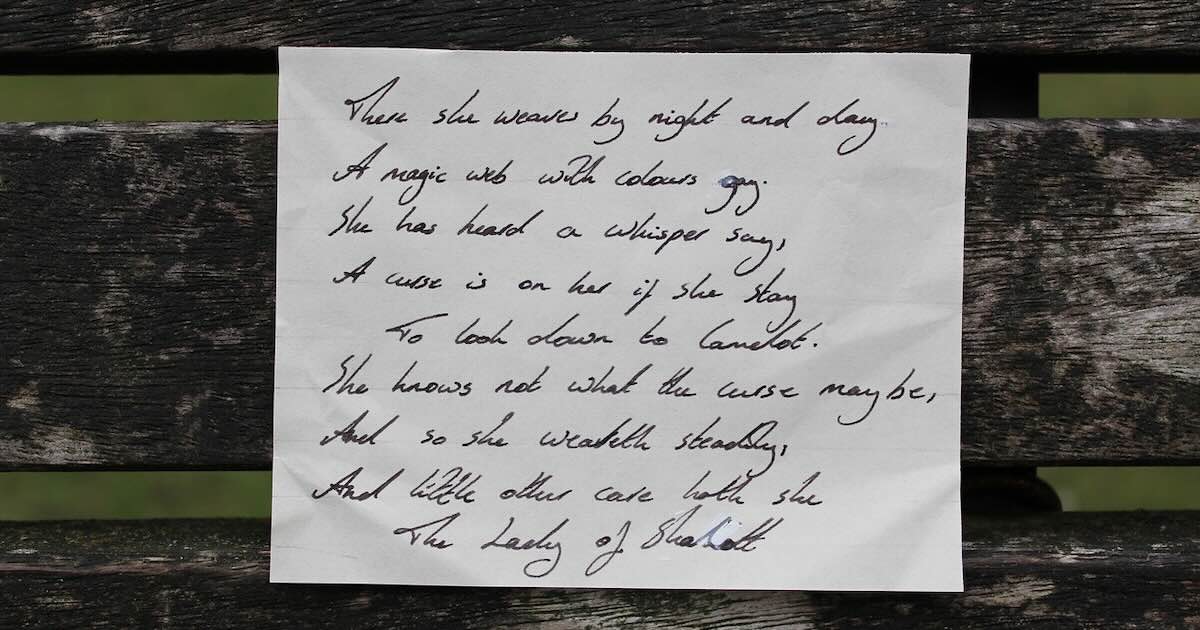 Python：変数に代入する長い文字列を複数行で書く